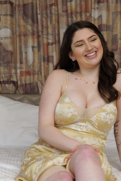 Alyx Curvy Cute Net Girl