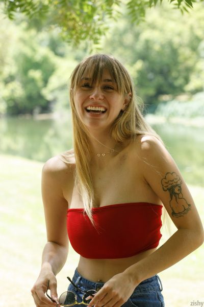 Angel Youngs Naked Outside Zishy