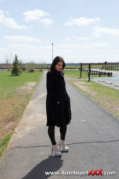 Ann Angel XXX Flashing In The Park