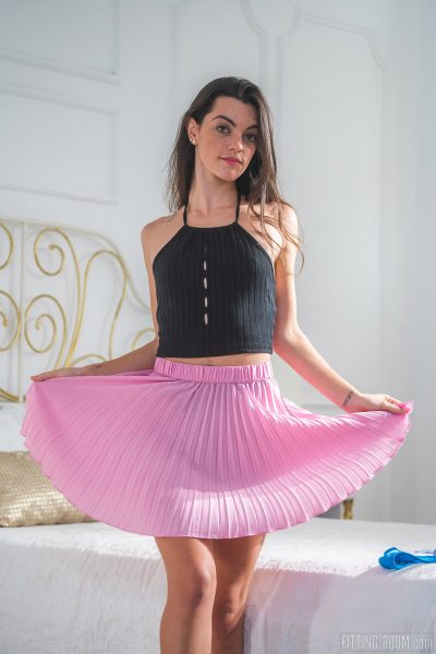 Bad Queen Rocy Next Door Horny Girl Fitting Room