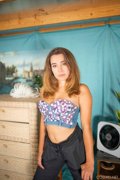 Brooke Vice Takes Off Her Black Pants Cosmid