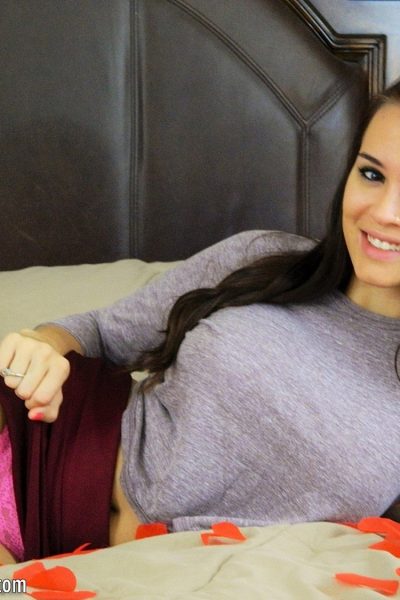 Brookes Playhouse Horny In Bed