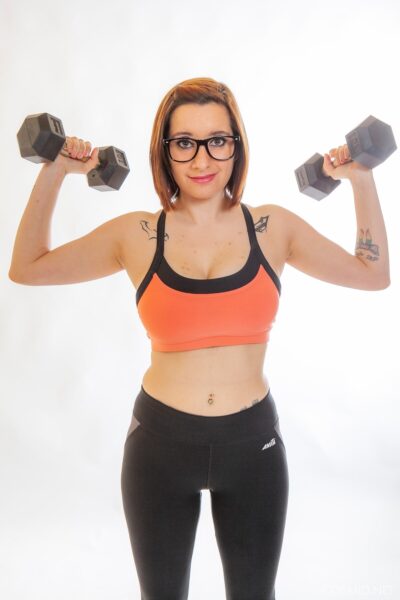 Chelsea Bell Gets A Workout Cosmid