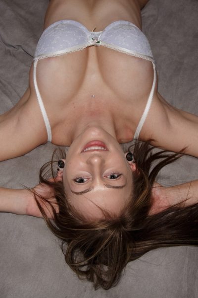 Dahlia Polk flexible in bed zishy