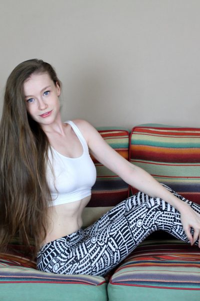 Emily Bloom Casual Nude Beauty