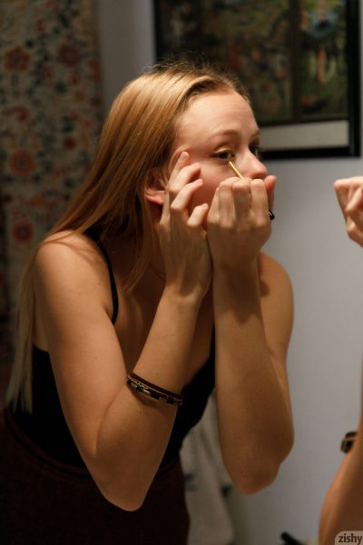 Helen Bergstrom Complicated Apes Zishy