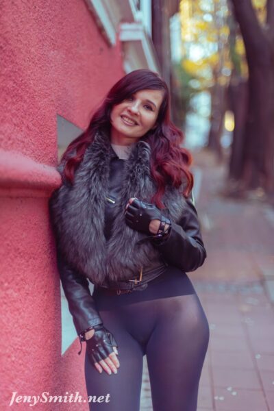 Jeny Smith Stylish Look In The City