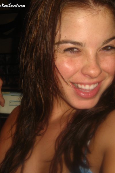 Kari Sweets Pussy Slip Selfies