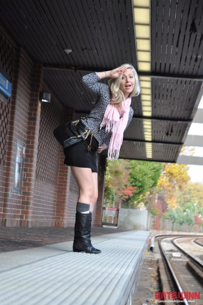 Kate Winn Pussy Play in Public