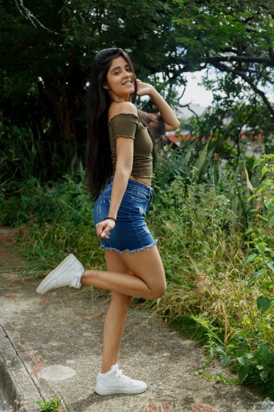 Katie Arias From Venezuela Zishy