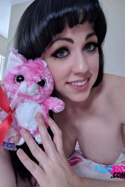 Kayla Kiss Nerdy Nudes
