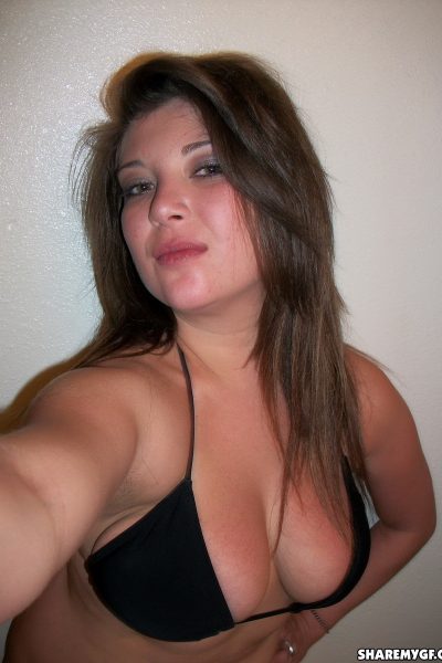 Kelly Rich Busty Bikini Girlfriend