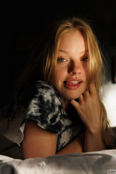 Kylie Shay Sexy Morning Presents Zishy