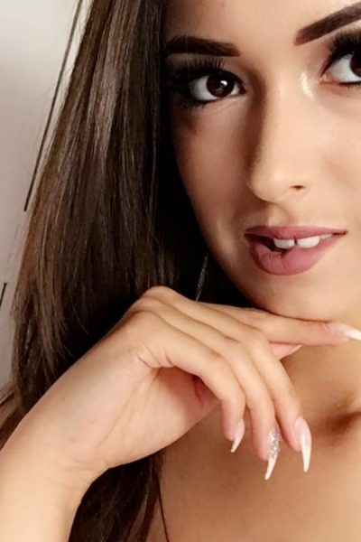 Lauren Louise Nude Selfies