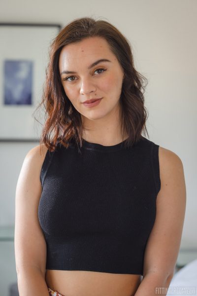 Lea Guerlin Tres Jolie Fitting Room