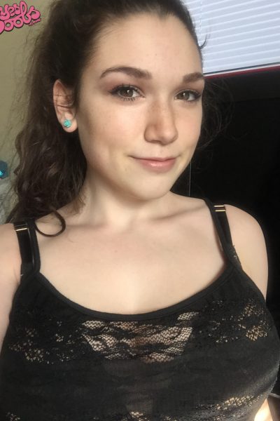 Liz Bailey Cute Busty Newcomer Yes Boobs