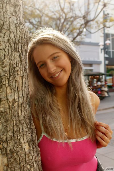 Maddie Crump Doggin At The Nade Zishy