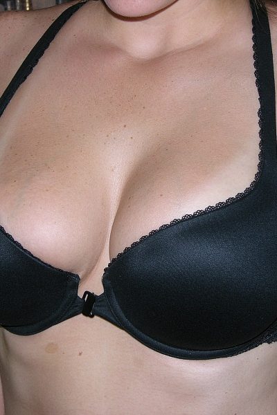 Melanie Busty True Amateur Model