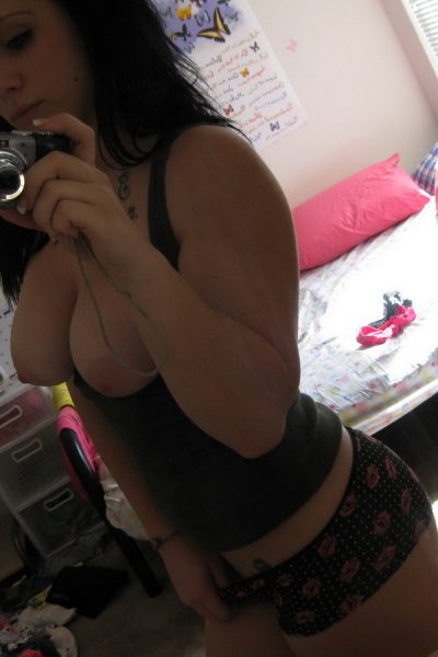 Mia Sexy Bedroom Selfies