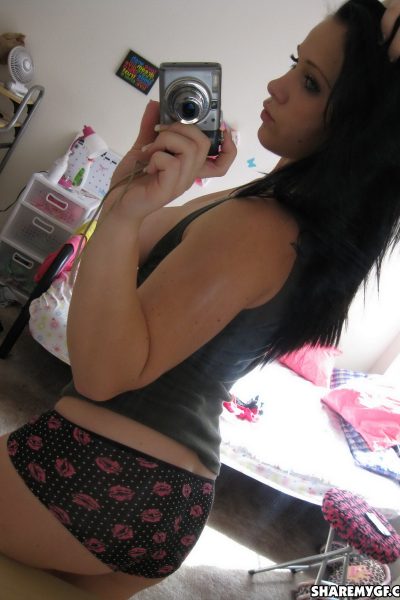 Mia Sexy Bedroom Selfies