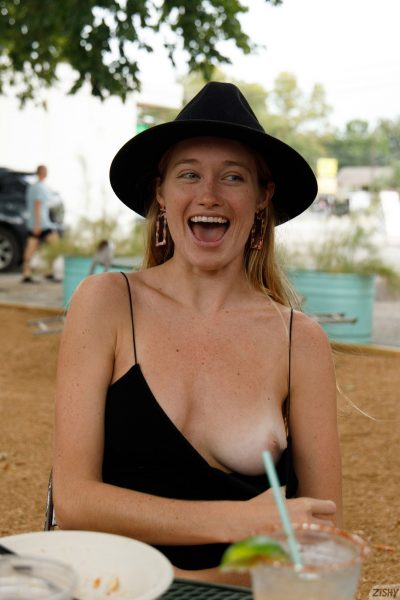 Moon Torrance Likes Black Zishy