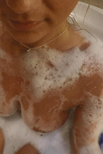 Nikki Sims Candid Bath Boobs