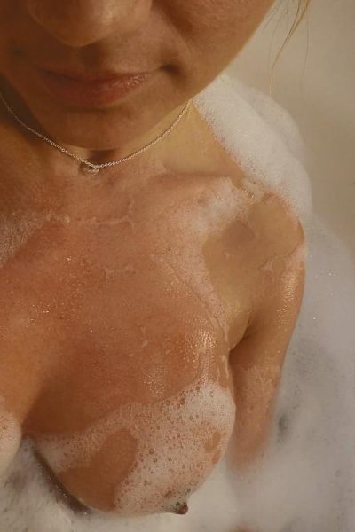 Nikki Sims Candid Bath Boobs