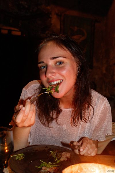 Oxana Chic Has A Bacon Salad Zishy