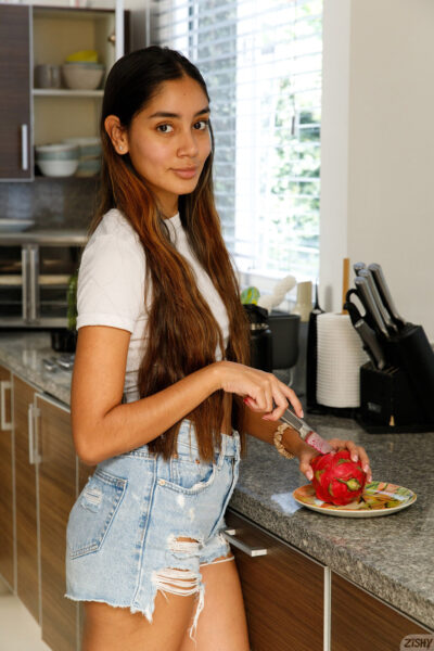 Paulette Donceles The Pitaya Show Zishy