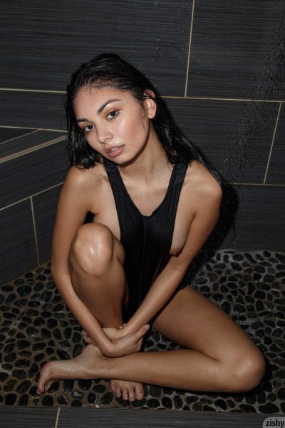 Pia Marzo naturally nude shower zishy