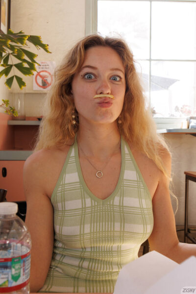 River Lynn The Sunny Grill Zishy