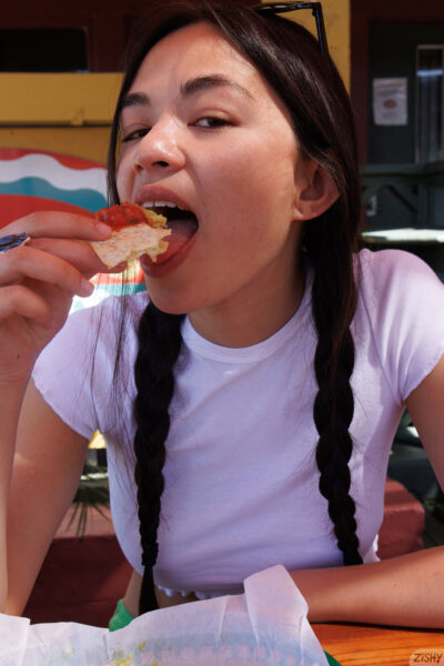 Scarlett Alexis Fresh Guac 1 Zishy