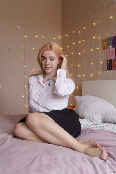 Vicky Roonen Gamer Girls 1 Zishy